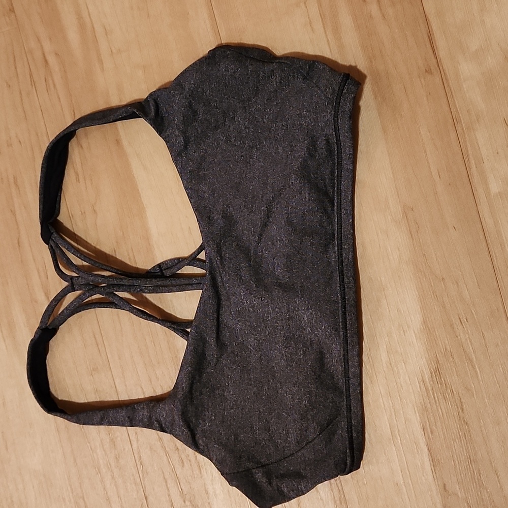 EUC Lululemon Free to be bra